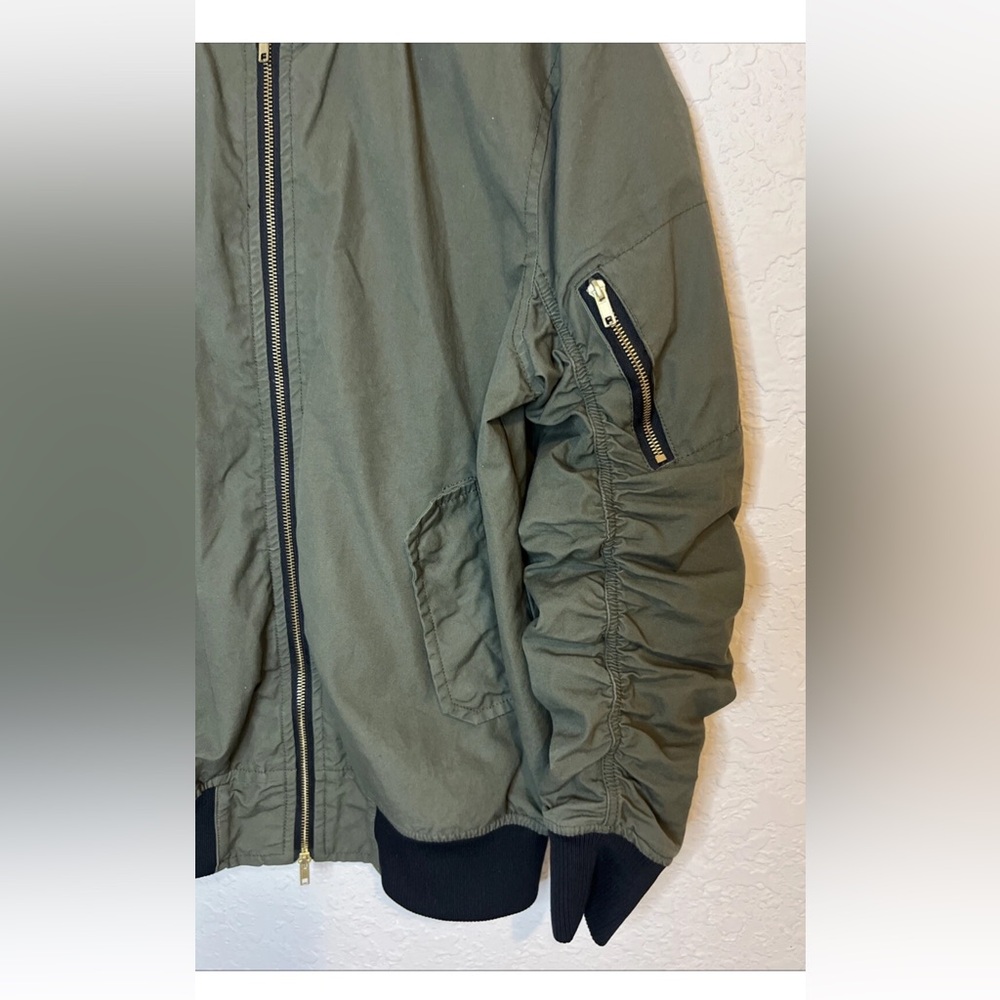 H&M Men’s Olive Green Ruched Sleeve Size M Double Zip Bomber Jacket - Picture 4 of 9